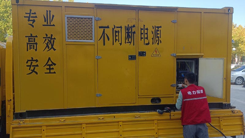 五华柴油发电机组和UPS电源配合使用时，如何避免切换过程中的电力中断？